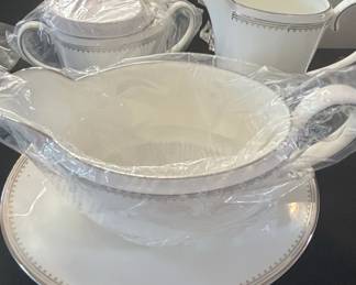Vera Wang for Wedgwood Grosgrain Bone China Dinnerware Service for , never been opened second image