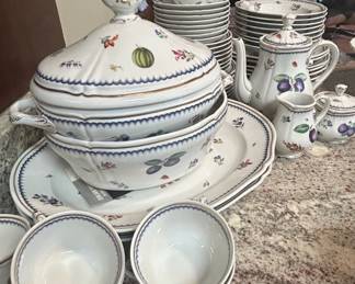 Richard Ginori Fruit Pattern Dinnerware Set