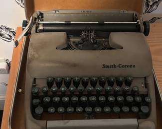 VINTAGE TYPEWRITER