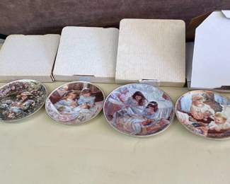 Sandra Kuck Collector Plate Set