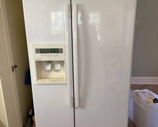 Side by side refrigerator
