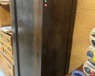 Single foot armoire