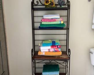 Baker's Rack w/Towels, Roosters