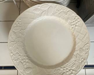 Mikasa English Countryside White Dinner Plates