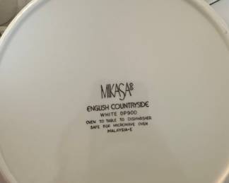 Mikasa English Countryside White 9" Salad Serving Bowl