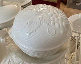Villeroy & Boch "Basket" Covered Vegetable Bowl