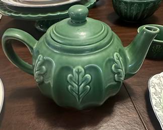 Furio Home Green Oak Leaf Teapot