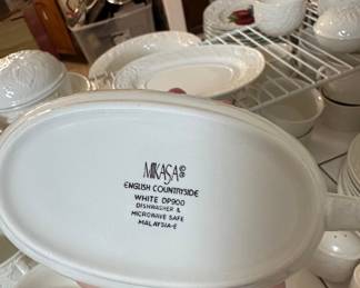 Mikasa English Countryside Gravy Boat with Underplate