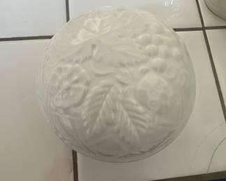 Mikasa English Countryside White Covered Sugar Bowl