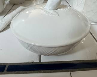 Mikasa English Countryside White Sugar Bowl with Lid