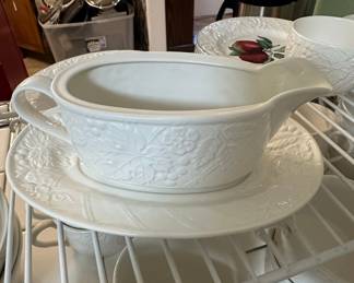 Mikasa English Countryside Gravy Boat with Underplate