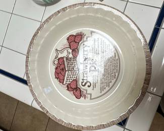 Royal China by Jeannette Strawberry Pie Plate
