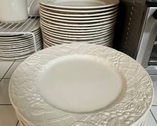 Mikasa English Countryside White Dinner Plates