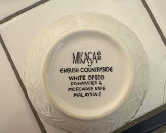 Mikasa English Countryside White Covered Sugar Bowl