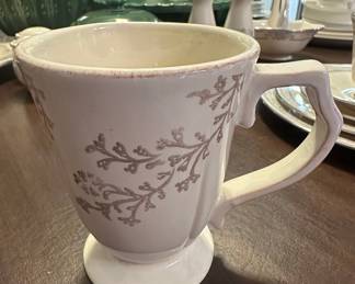 HOME China Cottage Vine Footed Mug