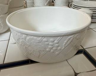 Mikasa English Countryside White 9" Salad Serving Bowl