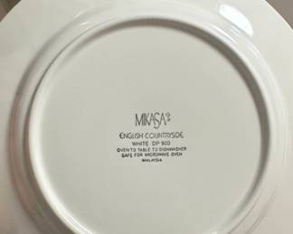 Mikasa English Countryside White Dinner Plates