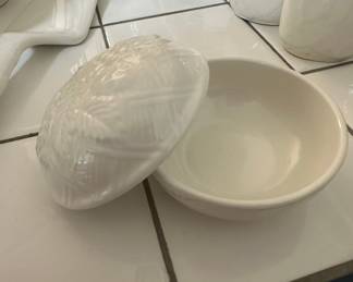 Mikasa English Countryside White Covered Sugar Bowl