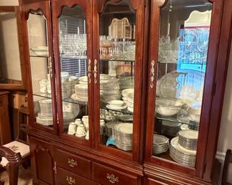 Thomasville Winston Court Cherry China Cabinet