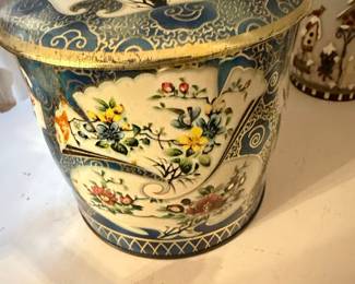 Vintage Daher Chinoiserie Floral Biscuit Tin