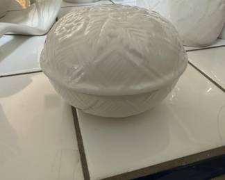 Mikasa English Countryside White Covered Sugar Bowl