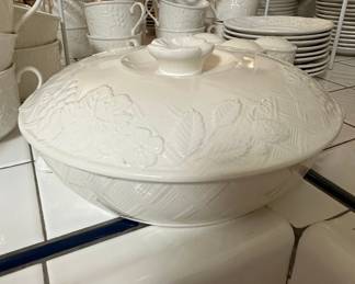 Mikasa English Countryside Covered Casserole Dish