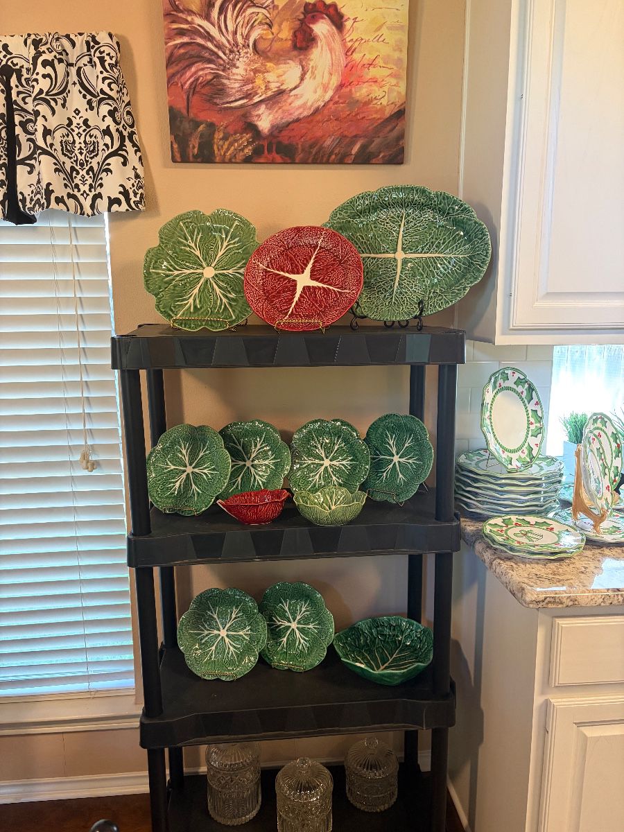 Bordalloh Pinheiro cabbage plates and bowls