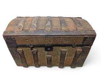 Round Top Steamer Trunk 29 X 16