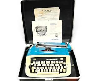 Royal Custom III Portable Typewriterfeatures Magic Margin 1970s