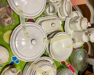 Plate sets and dishes