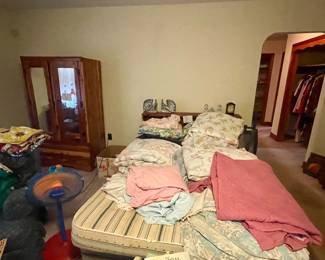 Blankets and table linens