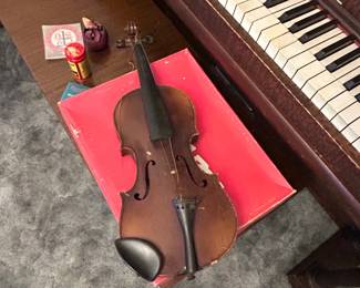 Vintage Student Violin and Instructional Book