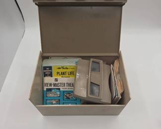 Vintage ViewMaster Stereoscope Viewer And Storage Case Set Including Classic 3D Image Reels