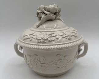 Mottahedeh Musee Des Arts Decoratifs White Creamware Round Box With Lid