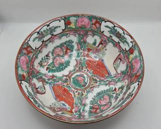 013 Vintage Chinese Porcelain Bowl Rose Medallion Style