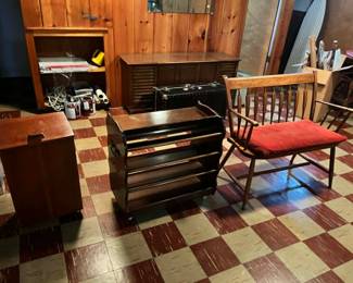 Record stereo system, shoe rack, garbage can, decons bench