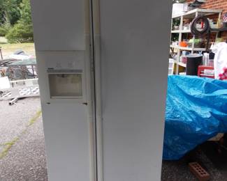 Kenmore refrigerator with working ice maker
