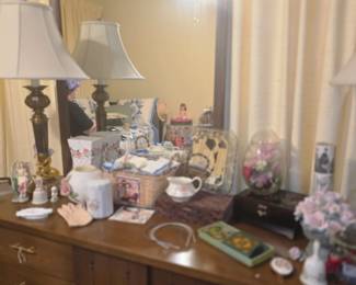 BROYHILL DRESSER