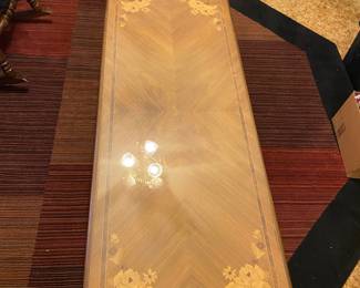 Beautiful Wood Coffee Table with Glass Top Queen Ann Legs $200
