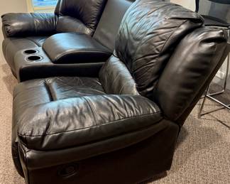 2 Pairs of Leather Theater Seating with Center Section (Manual)