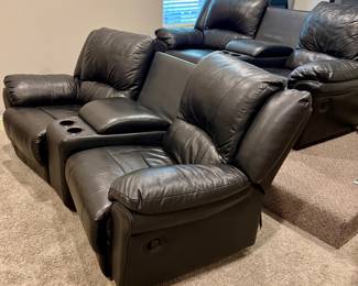 2 Pairs of Leather Theater Seating with Center Section (Manueal)2 Pairs of Leather Theater Seating with Center Section (Manual)