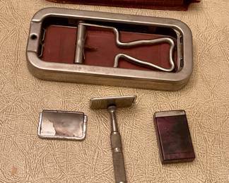 Razor with sharpener