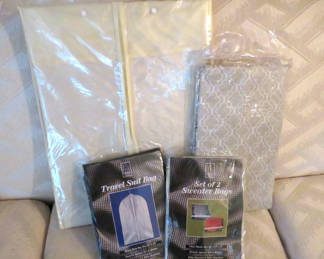 Lot 86: Garment Bags and Dress Bags
