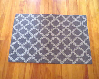 Lot 195: Gray and White Small Area Rug 2x3