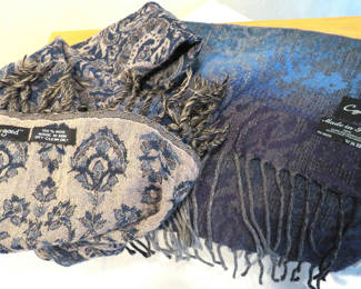 Lot 62: 2 Scarves Cajon and Blue Gray Fringed Wool