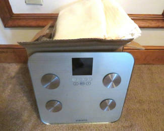 Lot 85: Bed Bath Shower Curtains Hometic Scale