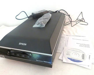 Lot 156: Epson V600 Photo Scanner Perfection with Paperwork