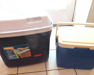 Lot 24: 2 Coolers Rubbermaid and Coleman
