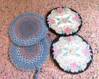 Lot 131: 2 pairs of braided and hooked chair cushions