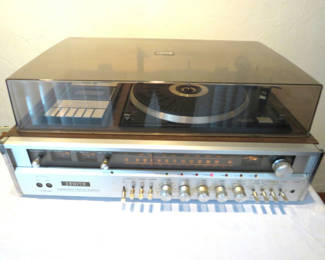 Lot 100: Vintage Zenith Integrated Stereo System Model IS4070